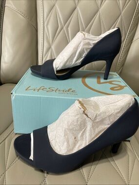 Life Stride MANTRA Navy Open-Toe Mid Heel Pumps